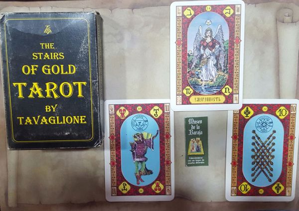 Imagen de Las escaleras del tarot de oro