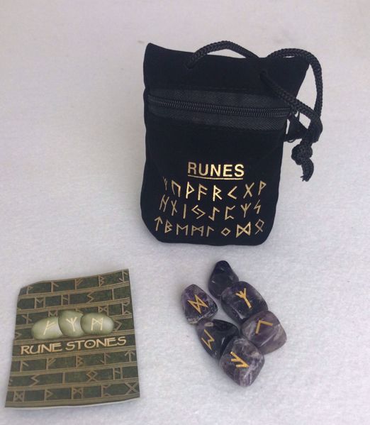 Imagen de Bolsa de 25 piedras rúnicas surtidas Amatista