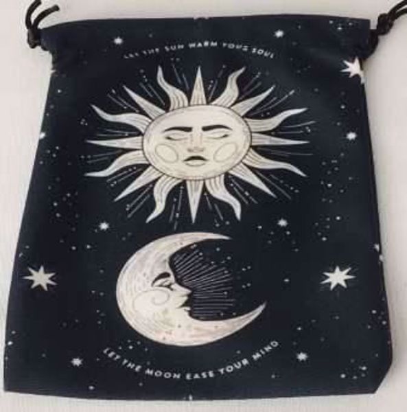 Imagen de Bolsa Guarda Tarot. Terciopelo. Sol y Luna blanco y negro. 17.5 x 15 cm